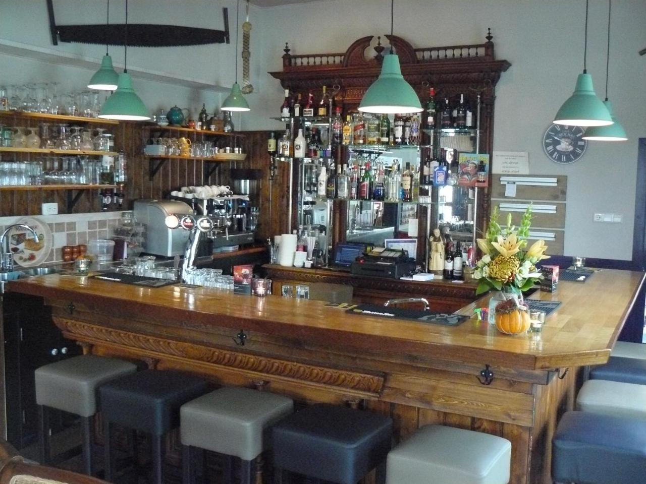 Eetcafe/Pension Nooitgedacht Strijen Extérieur photo
