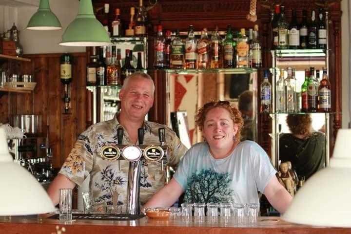 Eetcafe/Pension Nooitgedacht Strijen Extérieur photo