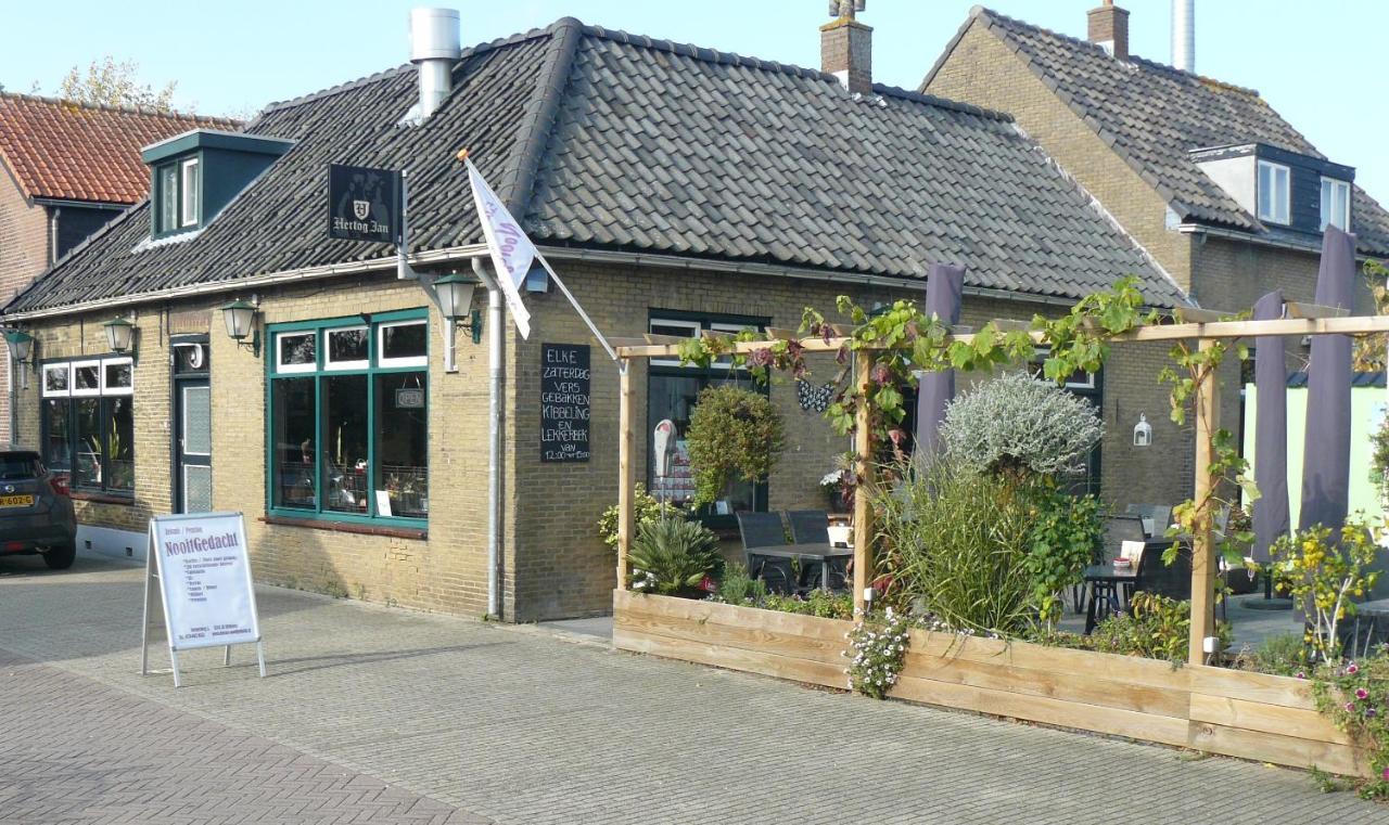 Eetcafe/Pension Nooitgedacht Strijen Extérieur photo
